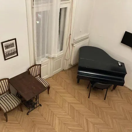 A10 Center Inn Budapest
