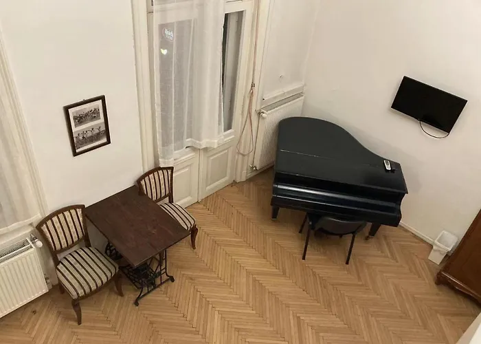 A10 Center Inn Budapest